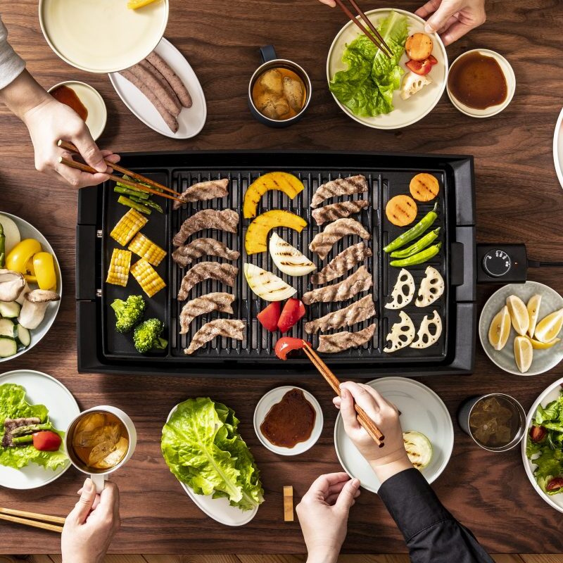 「暑い外でキンキンに冷えたビールを」「涼しいお家でアツアツのBBQを」この夏、大活躍する便利アイテム2選