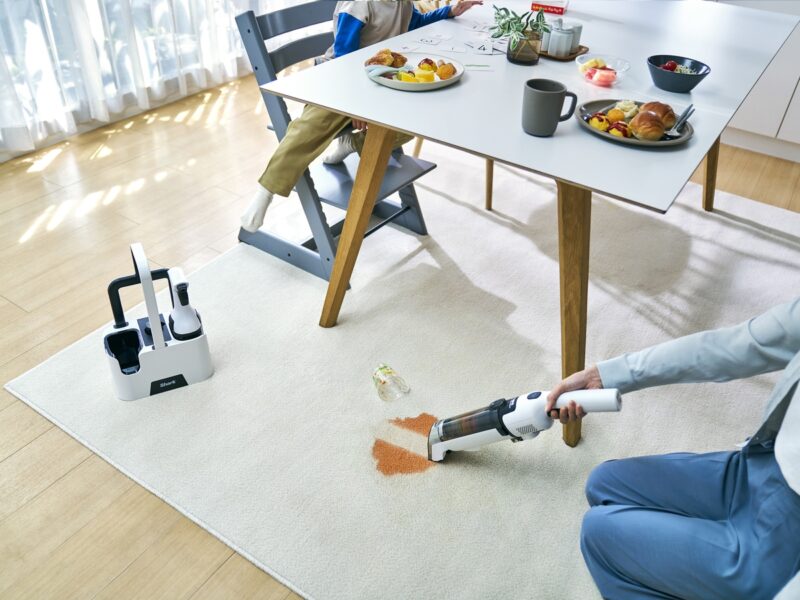 「ずっとこんなのが欲しかったよ」と、恍惚になる秒速シミ取りクリーナー「Shark®StainForceコードレスシミ取りクリーナー」新発売！