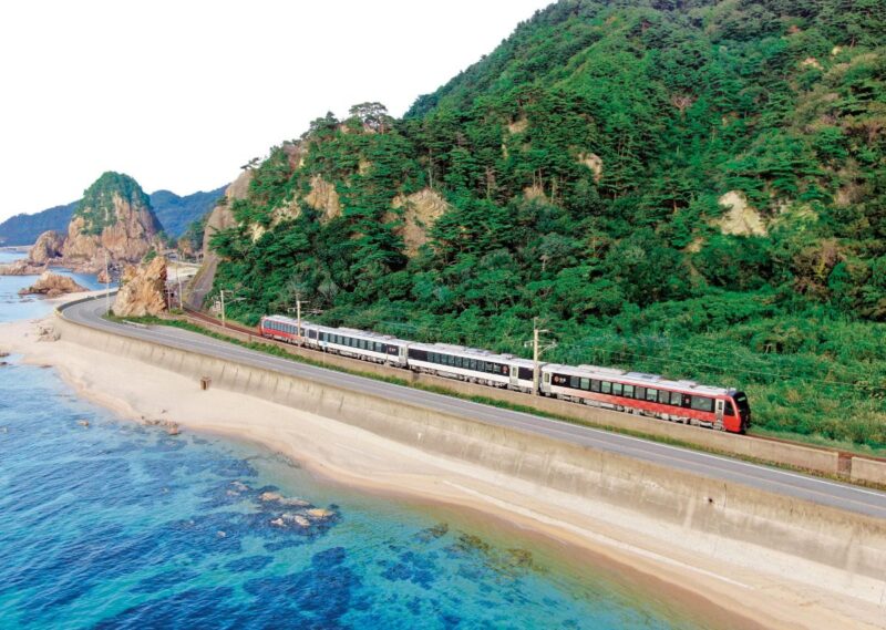「鉄道ファンが本気で選んだ」一度は乗りたい！全国“観光列車”ランキング13選