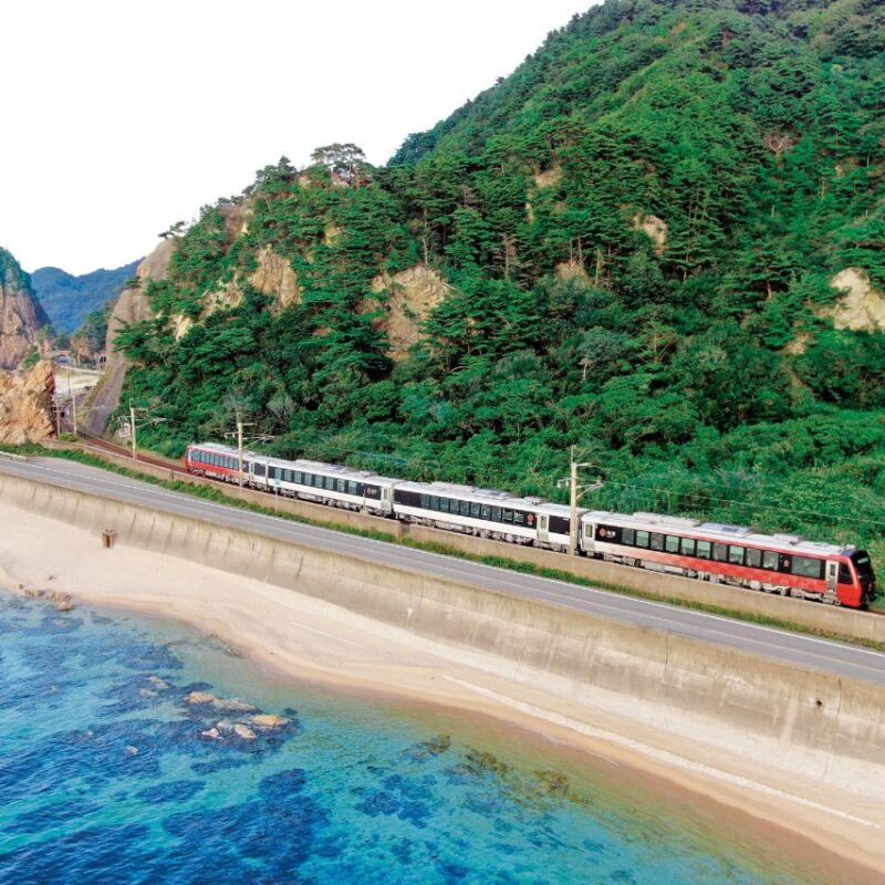「鉄道ファンが本気で選んだ」一度は乗りたい！全国“観光列車”ランキング13選
