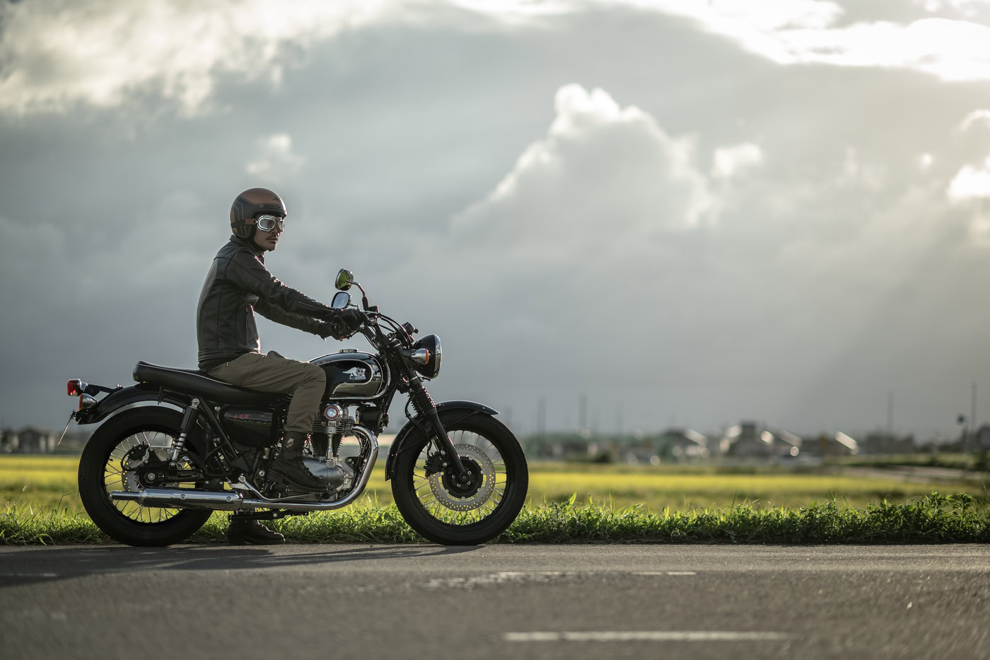 見た目まんま旧車じゃん！ビンテージバイク好きなら新型「MEGUROK3」が