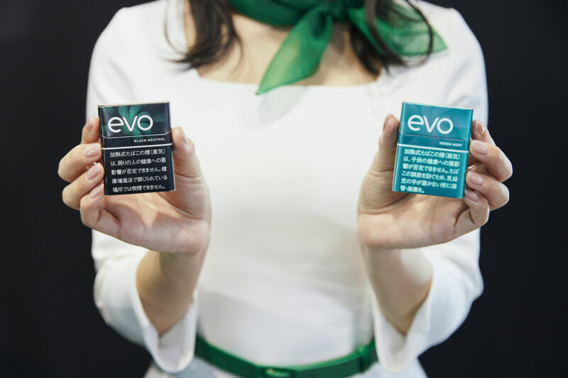 「Ploom AURA(プルーム・オーラ)」「EVO(エボ)」「エボ・ブラック・メンソール」「エボ・フレッシュ・ミント」