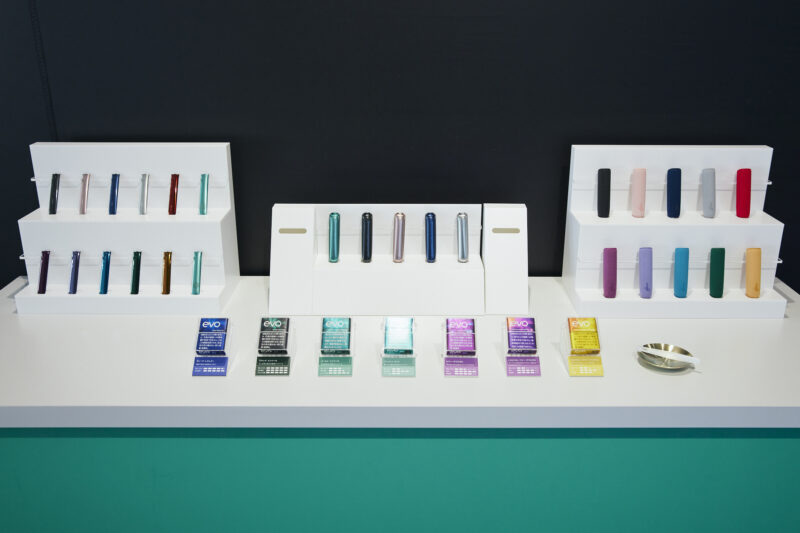 「Ploom AURA（プルーム・オーラ）」「EVO（エボ）」「エボ・ブラック・メンソール」「エボ・フレッシュ・ミント」