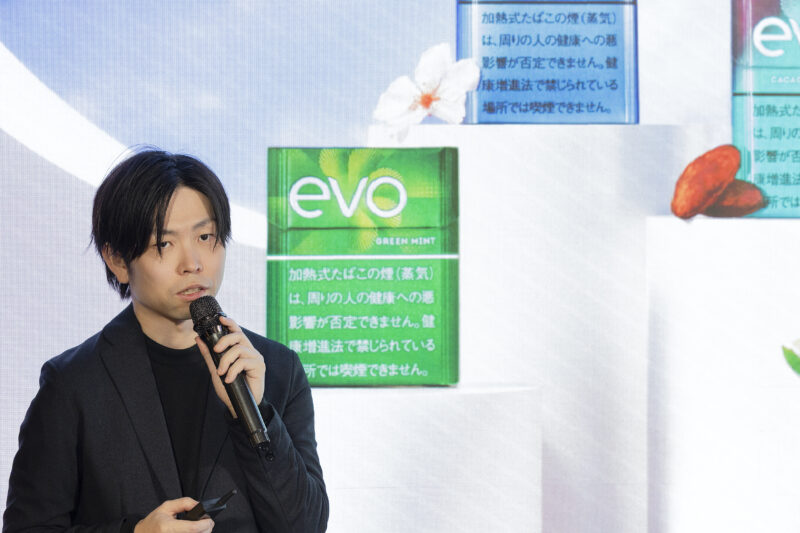 JT Ploom AURA(プルーム・オーラ)EVO(エボ)4つの新フレーバー「エボ・グリーン・ミント」、「エボ・カカオ・ミント・クリスタル」、「エボ・トロピカル・ライム・クリスタル」、「エボ・サクラ・レギュラー」「Ploom専用たばこスティック「EVO」新フレーバー投票キャンペーン体験会」日本たばこ産業株式会社 RRP商品企画部 ブランドマネージャー 増田貴大さん