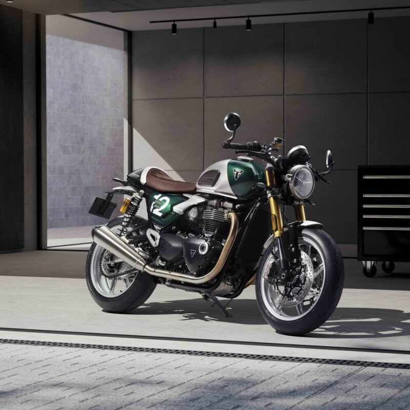 新型なのに世界限定800台！トライアンフのメーカー純正カフェレーサー、「SpeedTwin1200CafeRacerEdition」がヤバすぎるって！