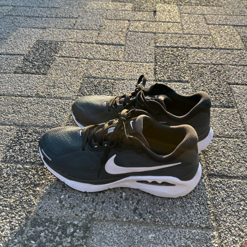 抜群の安定感！サポート性と快適さを提供するナイキストラクチャープラス