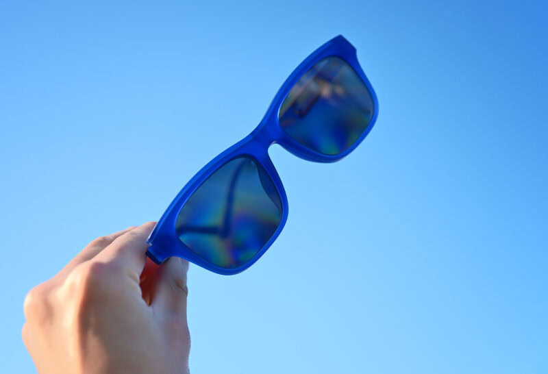 日常使いからアクティブなシーンまで快適に使えるユニセックスデザインの「OUTDOORPRODUCTS」の新作サングラス全8型！