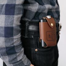 スキットル専用ケースはベルトループ付きなので、ベルトに通して携帯できる