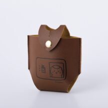 「くりまんじゅうのスキットルセット」のスキットル専用ケース（表）