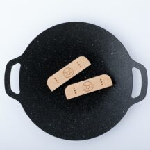 宝島社『MonoMaster』2026年5月号 付録の「くりまんじゅうのアウトドア鉄板皿」