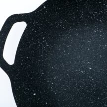 本体は調理しやすい＆洗いやすい、つるつるとしたフッ素樹脂塗膜加工