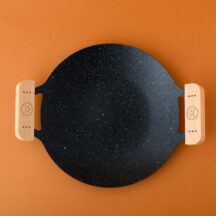 宝島社『MonoMaster』2026年5月号 付録の「くりまんじゅうのアウトドア鉄板皿」