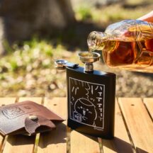 セットの中には注ぎやすい漏斗（ろうと）も入っている