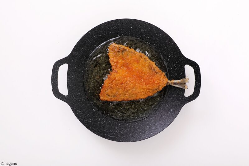 少量の油であれば揚げ焼きも可能