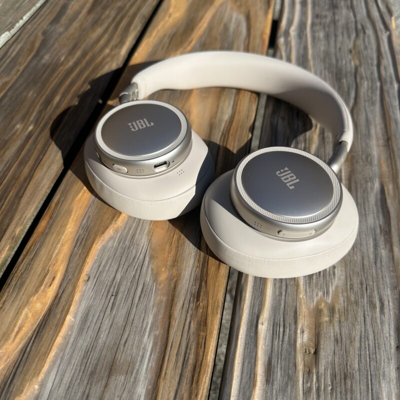 JBLの最新ワイヤレスヘッドホン「JBLLive780NC」が登場！音・装着感・デザインが秀逸な仕上がり！