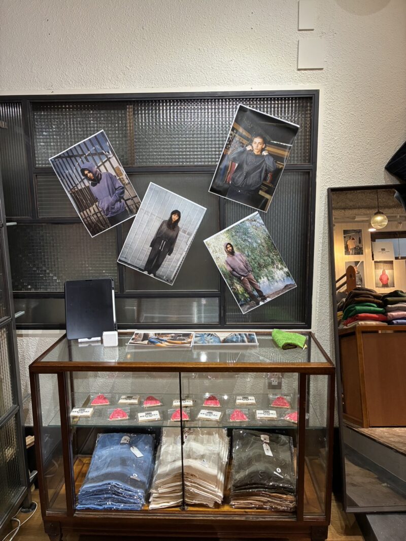 「MOOJI MOOJI」のカタログビジュアル