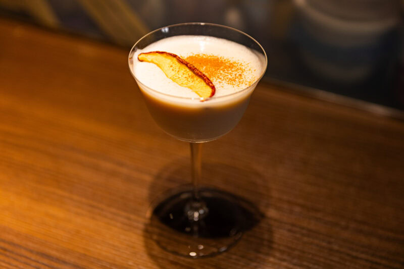 JT ポップアップショップ「Peace 80周年記念 Peaceful」銀座のバー「Ginza Bar L’aurora」で開催 ピース・リトルシガー アップルシナモンマティーニ