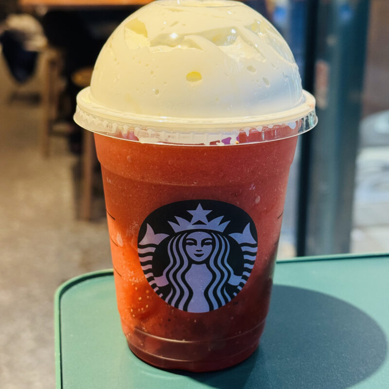 スタバの新作は史上最強クラスのイチゴ感！おすすめカスタムはこれだ！